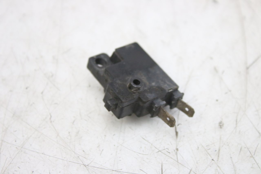 photo de RIGHT BRAKE LIGHT SWITCH YAMAHA YZF R1 1000 (2007 - 2008)