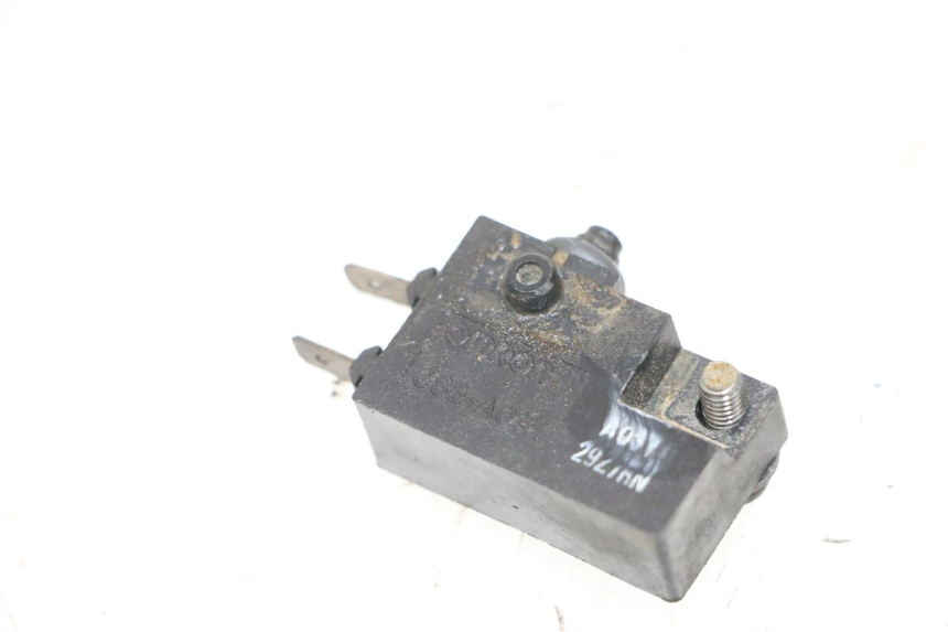 photo de RIGHT STOP LIGHT SWITCH YAMAHA YFM R RAPTOR 250 (2008 - 2014) - Zoom on usage condition