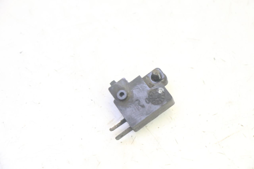 photo de RIGHT STOP LIGHT SWITCH KYMCO ZING 125 (1997 - 2003) - Zoom on usage condition