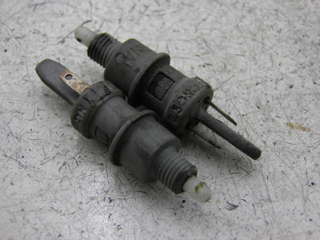 photo de STOP LIGHT SWITCH PEUGEOT ELYSEO 125 (1999 - 2004)