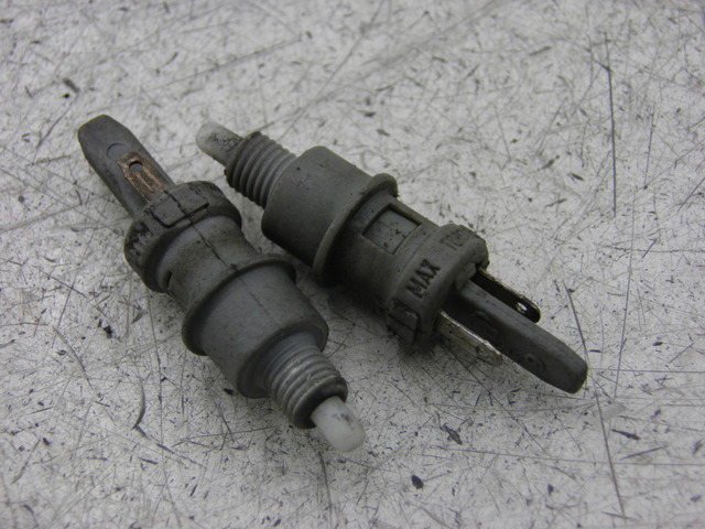 photo de STOP LIGHT SWITCH PEUGEOT ELYSEO 125 (1999 - 2004)