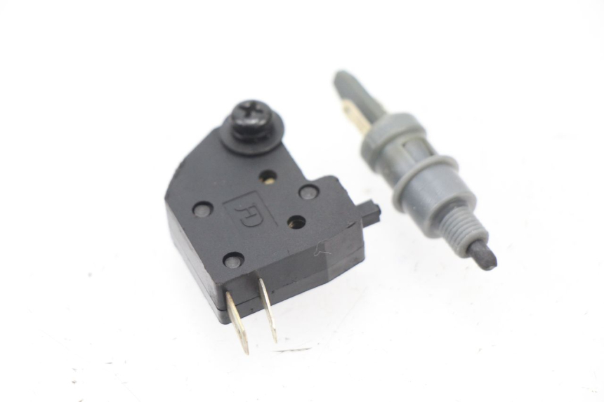 photo de STOP LIGHT SWITCH PEUGEOT KISBEE 4T 50 (2010 - 2017)