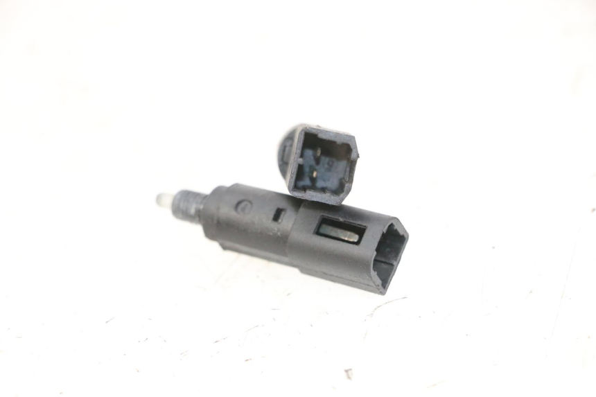 photo de STOP LIGHT SWITCH PIAGGIO VESPA GRANTURISMO 200 (2004 - 2005)