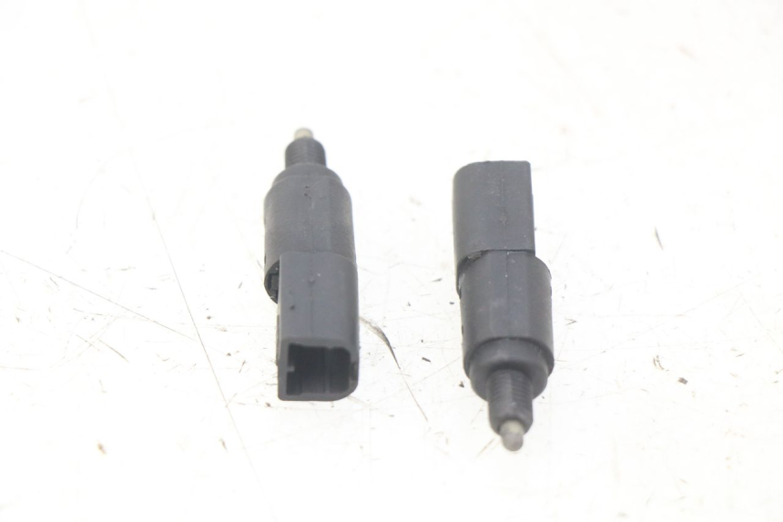 photo de STOP LIGHT SWITCH GILERA RUNNER SP 50 (2009 - 2017)