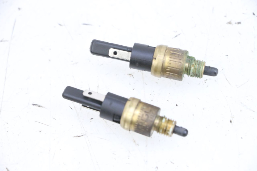 photo de STOP LIGHT SWITCH YAMAHA YP MAJESTY 125 (2002 - 2006) - Main view