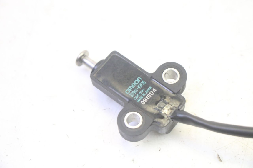 photo de IGNITION SWITCH KICKSTAND SUZUKI BURGMAN 125 (2007 - 2014) - Technical close-up