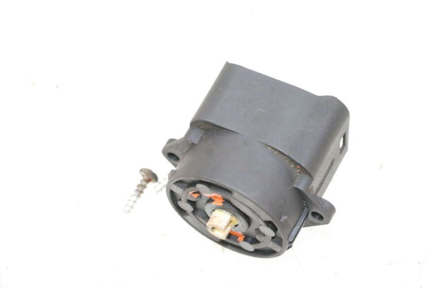 photo de IGNITION SWITCH PIAGGIO MP3 LT 400 (2007 - 2012) - Technical close-up
