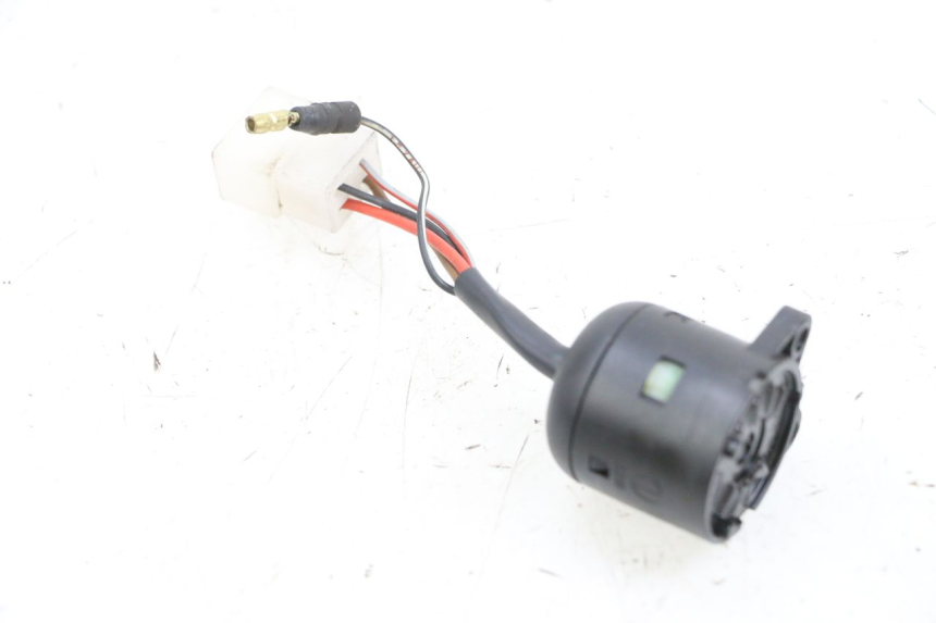 photo de IGNITION SWITCH YAMAHA YP MAJESTY 125 (2002 - 2006) - Technical close-up