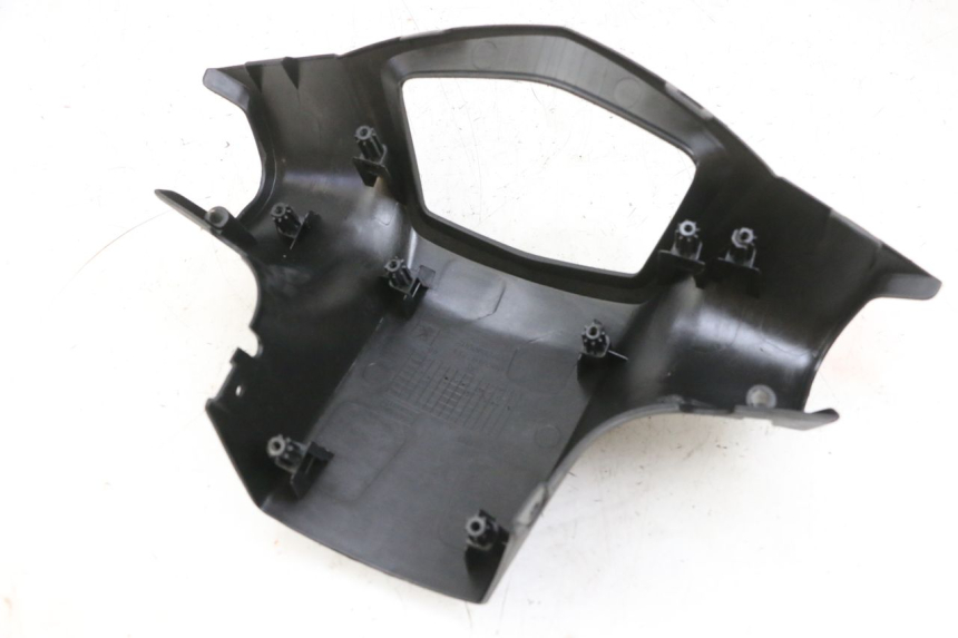photo de REAR HANDLEBAR COVER PEUGEOT KISBEE 4T 50 (2010 - 2017) - Technical close-up