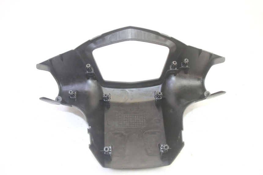 photo de REAR HANDLEBAR COVER PEUGEOT KISBEE 4T 50 (2018 - 2022) - Technical close-up