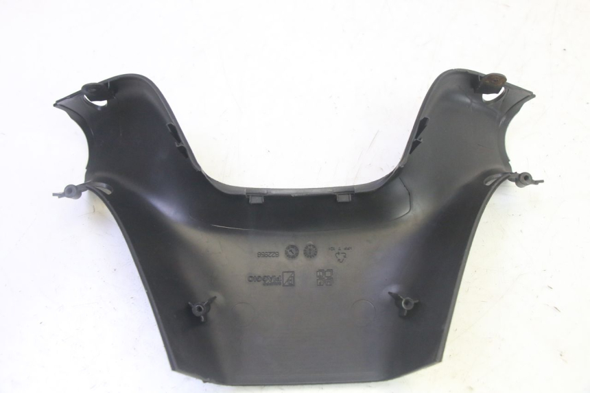 photo de REAR HANDLEBAR COVER PIAGGIO MP3 RL 250 (2007 - 2010) - Technical close-up