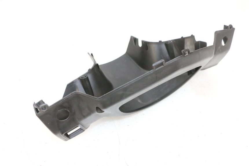 photo de HANDLE BAR REAR PANEL SYM ORBIT III 3 4T 50 (2021 - 2025) - Technical close-up