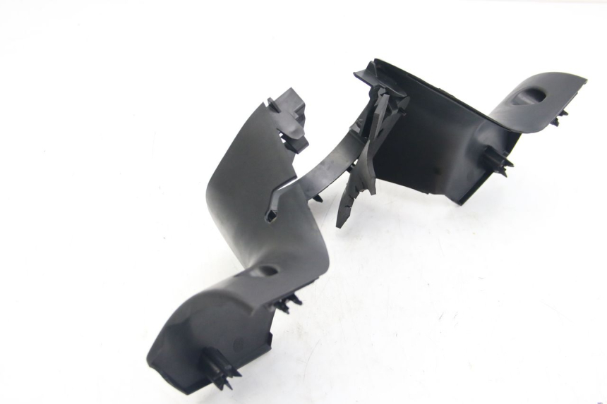 photo de REAR HANDLEBAR COVER PEUGEOT CITYSTAR 125 (2011 - 2017)