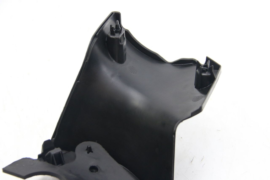 photo de REAR HANDLEBAR COVER PEUGEOT CITYSTAR 125 (2011 - 2017)