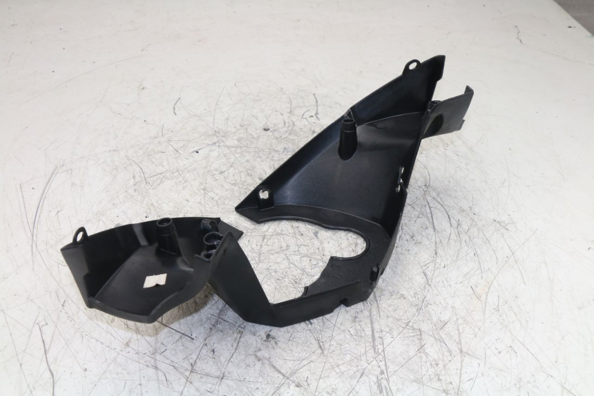 photo de HANDLE BAR REAR PANEL PEUGEOT SATELIS 125 (2006 - 2009)