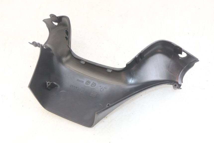 photo de REAR HANDLEBAR COVER PIAGGIO MP3 RL 250 (2007 - 2010)