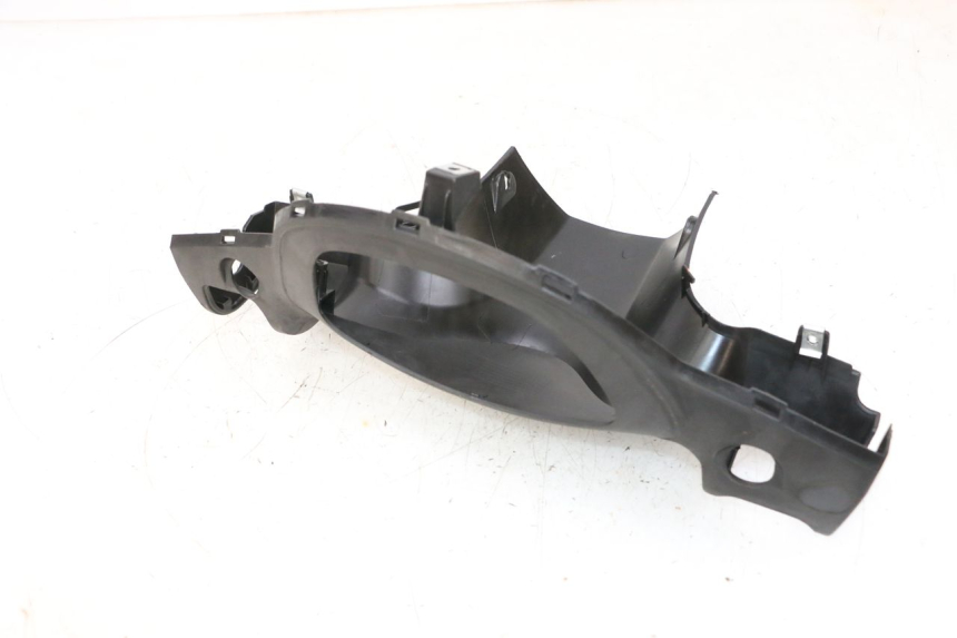 photo de REAR HANDLEBAR COVER JM MOTORS SANTANA 50 (2014 - 2023) - Zoom on usage condition