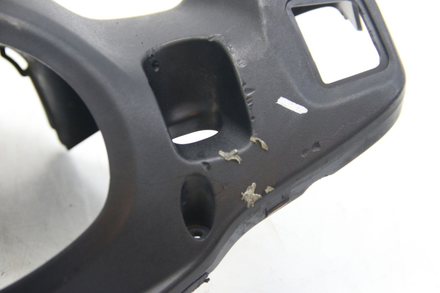 photo de REAR HANDLEBAR COVER SUZUKI SIXTEEN 125 (2008 - 2010)