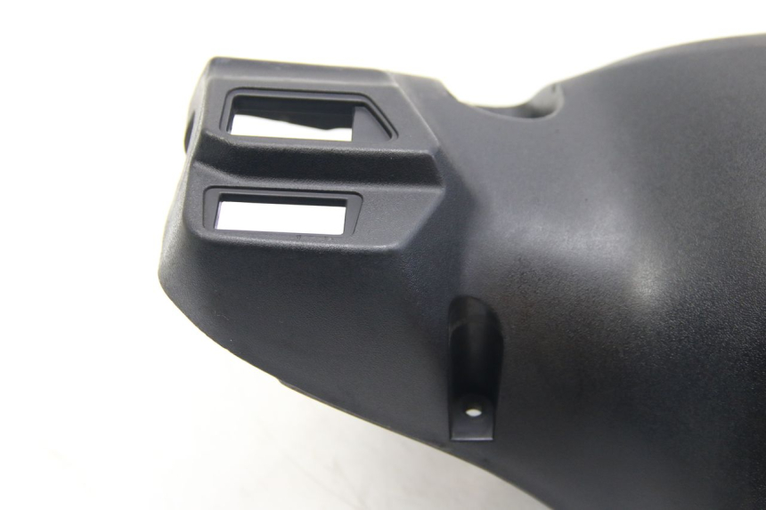 photo de REAR HANDLEBAR COVER SUZUKI SIXTEEN 125 (2008 - 2010)