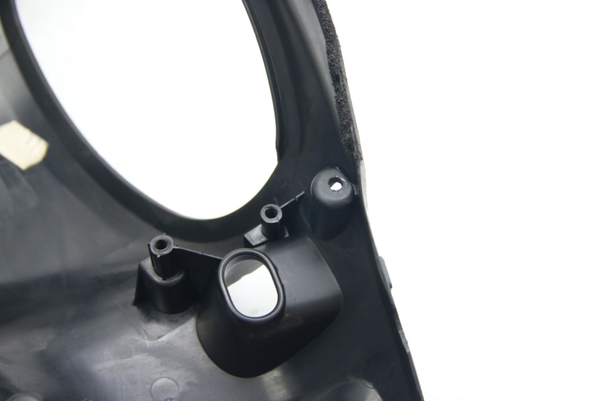 photo de REAR HANDLEBAR COVER SUZUKI SIXTEEN 125 (2008 - 2010)