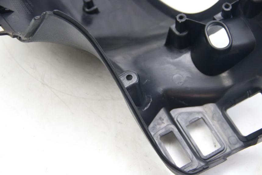 photo de REAR HANDLEBAR COVER SUZUKI SIXTEEN 125 (2008 - 2010)