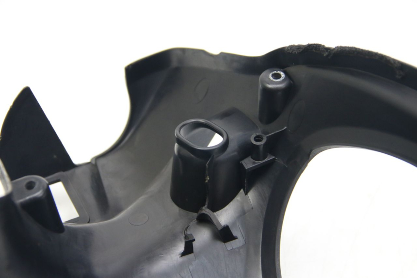 photo de REAR HANDLEBAR COVER SUZUKI SIXTEEN 125 (2008 - 2010)