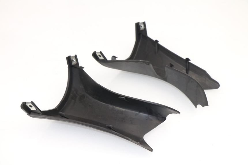 photo de HANDLE BAR REAR PANEL SYM GTS 250 (2005 - 2008)