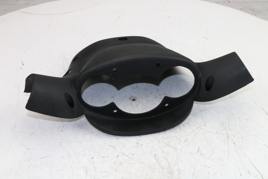 photo de REAR HANDLEBAR COVER YAMAHA YP MAJESTY 125 (2002 - 2006)