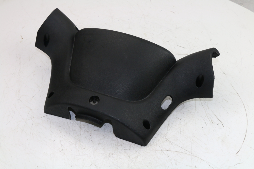 photo de REAR HANDLEBAR COVER YAMAHA YP MAJESTY 125 (2002 - 2006)