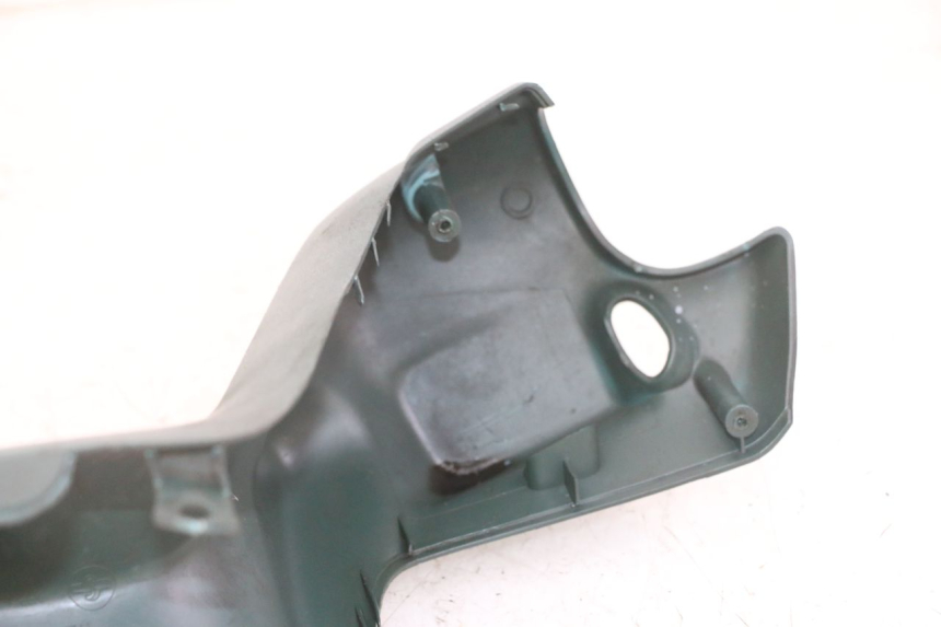 photo de HANDLEBAR COVER FRONT PEUGEOT ELYSEO 125 (1999 - 2004)
