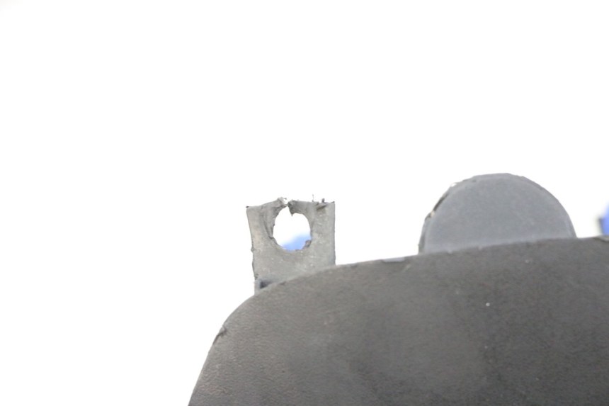 photo de HANDLEBAR COVER FRONT PEUGEOT ELYSEO 125 (1999 - 2004) - Component detail