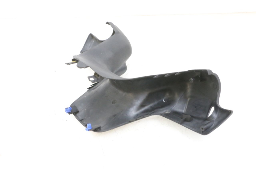 photo de HANDLEBAR COVER FRONT PEUGEOT ELYSEO 125 (1999 - 2004) - Fixing points details