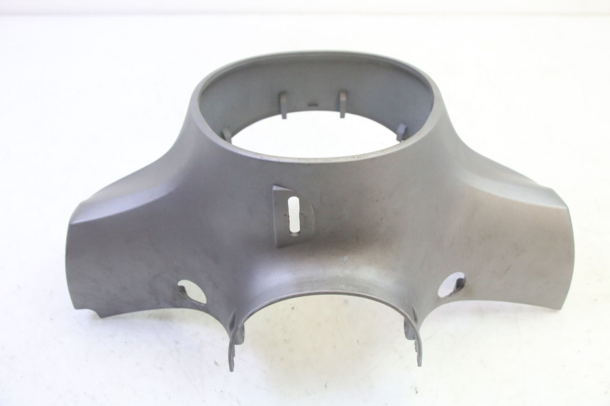 photo de HANDLEBAR COVER FRONT SYM FIDDLE 3 III 125 (2014 - 2020) - Zoom on usage condition