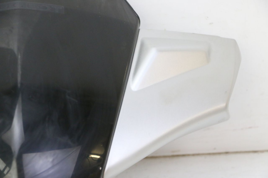 photo de HANDLEBAR COVER FRONT PEUGEOT KISBEE 2T 50 (2010 - 2017)