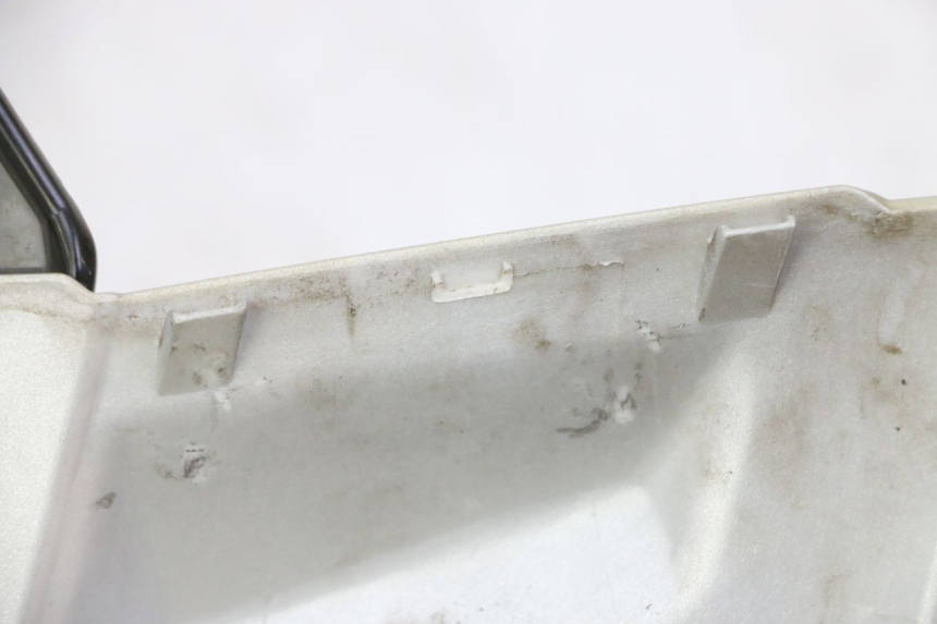 photo de HANDLEBAR COVER FRONT PEUGEOT KISBEE 2T 50 (2010 - 2017)