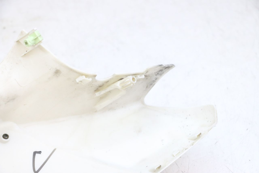 photo de HANDLEBAR COVER FRONT PEUGEOT KISBEE 4T 50 (2010 - 2017) - Fixing points details