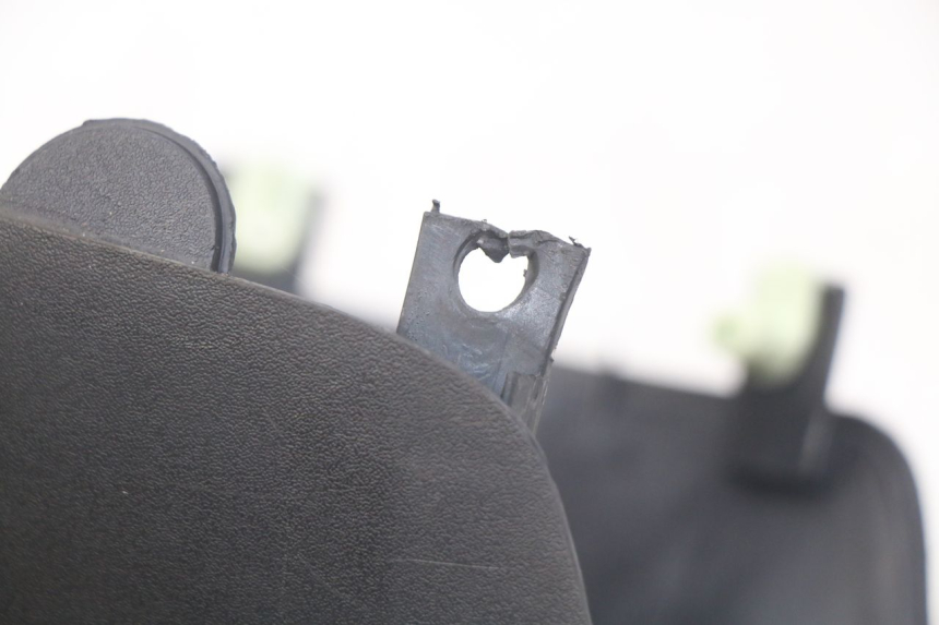 photo de HANDLEBAR COVER FRONT PEUGEOT ELYSEO 125 (1999 - 2004)