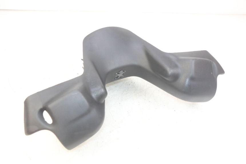 photo de HANDLEBAR COVER FRONT PEUGEOT ELYSEO 125 (1999 - 2004)