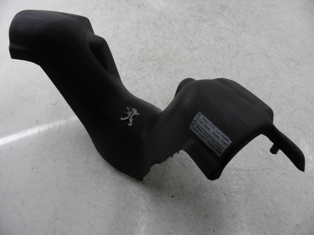 photo de HANDLEBAR COVER FRONT PEUGEOT ELYSEO 125 (1999 - 2004)