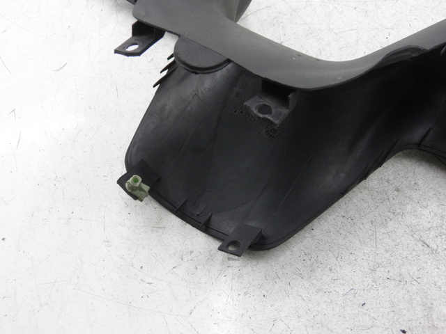 photo de HANDLEBAR COVER FRONT PEUGEOT ELYSEO 125 (1999 - 2004)