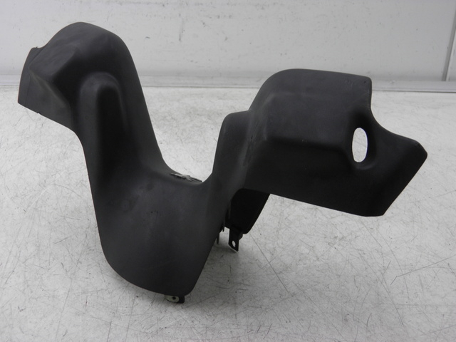 photo de HANDLEBAR COVER FRONT PEUGEOT ELYSEO 125 (1999 - 2004)