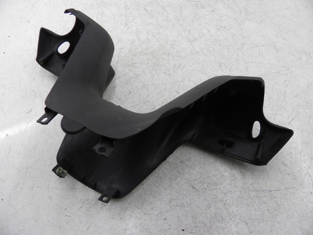 photo de HANDLEBAR COVER FRONT PEUGEOT ELYSEO 125 (1999 - 2004)