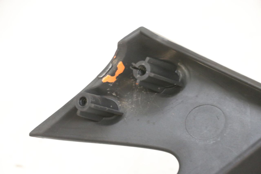 photo de HANDLEBAR COVER FRONT YAMAHA XMAX X-MAX 125 (2006 - 2009) - Technical close-up