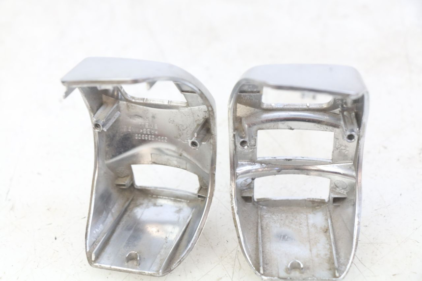 photo de HANDLEBAR SWITCH COVER PEUGEOT DJANGO 4T 50 (2014 - 2019)