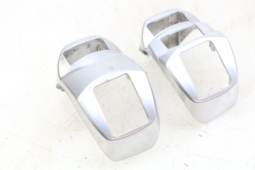 photo de HANDLEBAR SWITCH COVER PEUGEOT DJANGO 4T 50 (2014 - 2019)