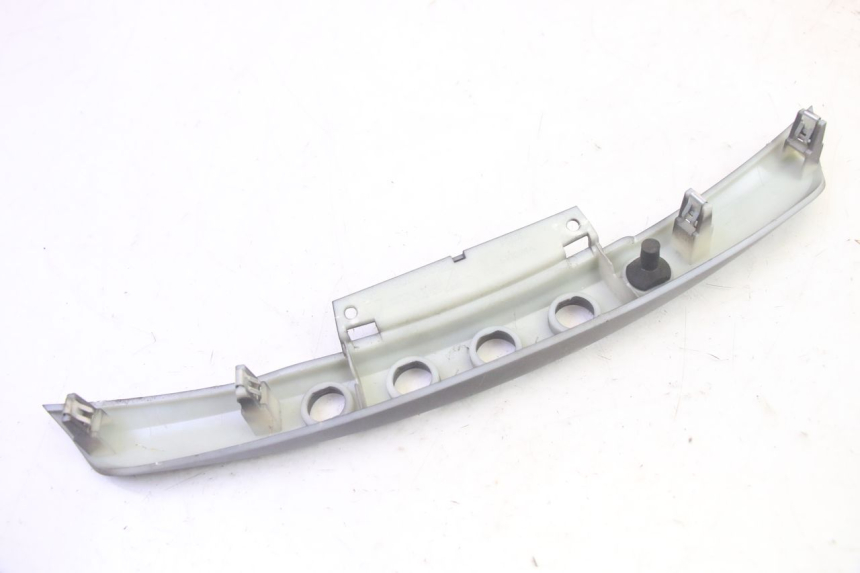 photo de HANDLE BAR PANEL SWITCH PIAGGIO MP3 HPE 350 (2018 - 2020) - Surface and material condition