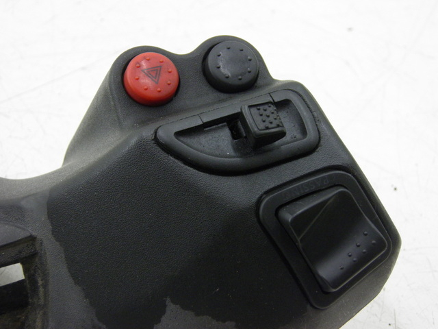 photo de HANDLE BAR PANEL SWITCH PIAGGIO XEVO 400 (2007)