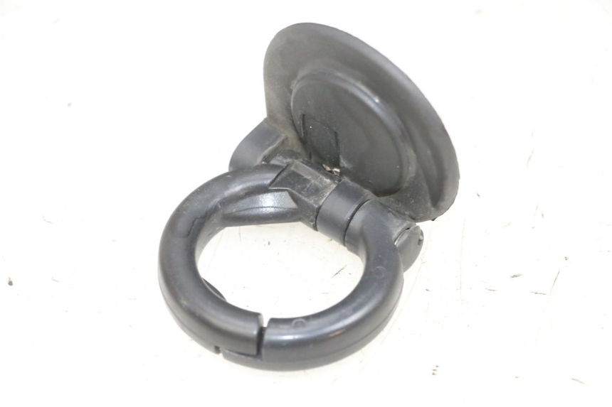 photo de LUGGAGE HOOK PIAGGIO NEW TYPHOON 50 (2018 - 2021) - Zoom on usage condition