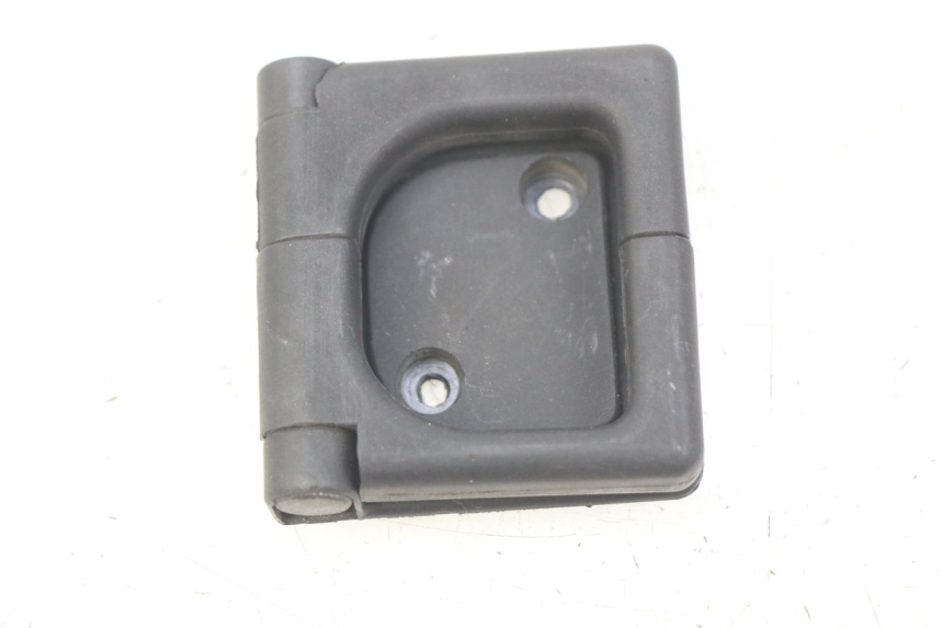 photo de LUGGAGE HOOK PEUGEOT SATELIS 125 (2006 - 2009)