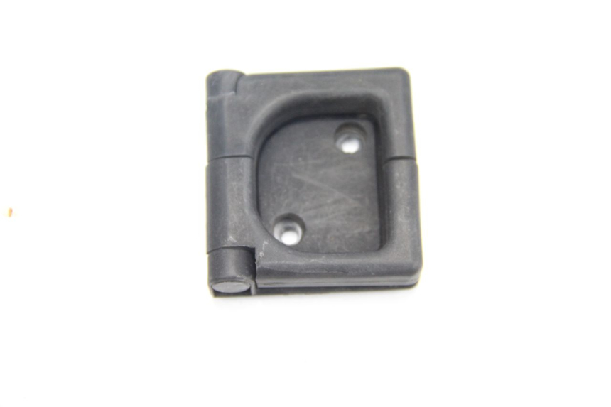 photo de LUGGAGE HOOK PEUGEOT SATELIS 125 (2006 - 2009)